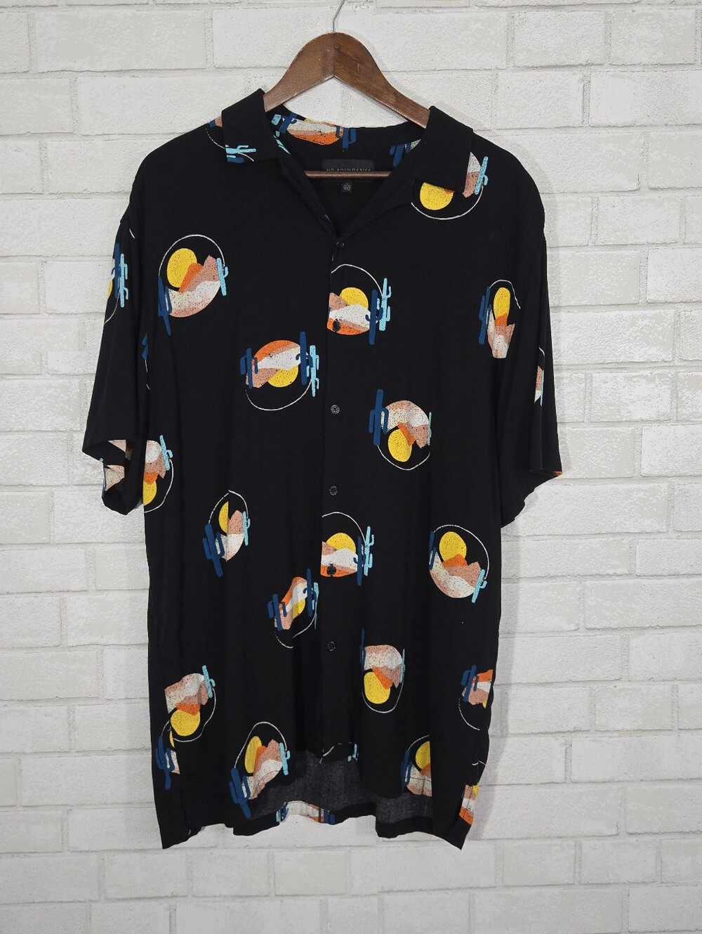 No Boundaries cactus printed button down top